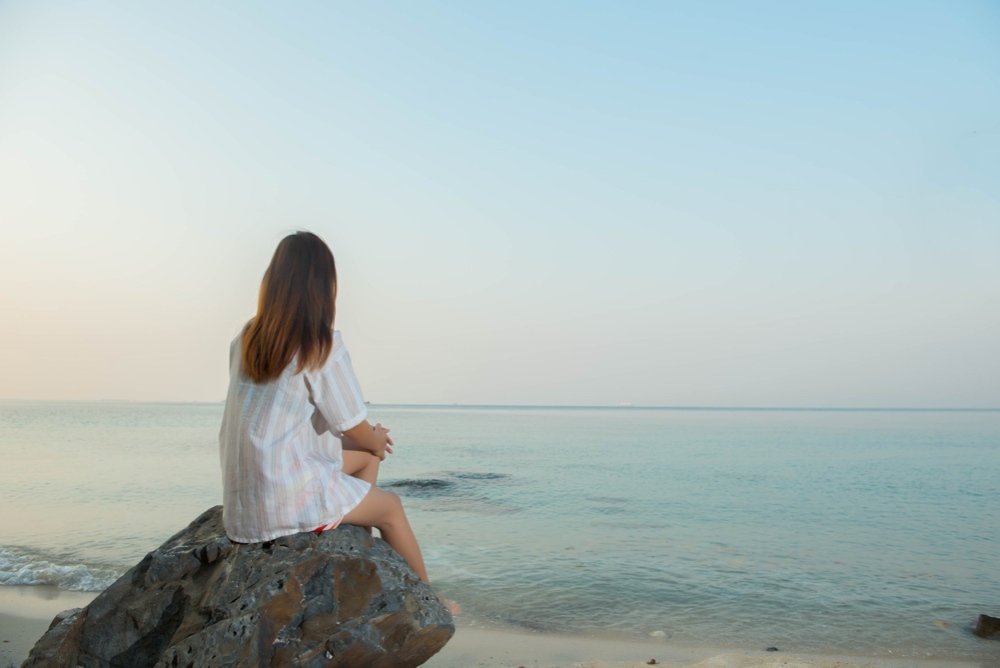 如何在海灘邊踏浪邊賺錢？